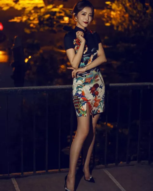 qipao revealing cute and sexy legs