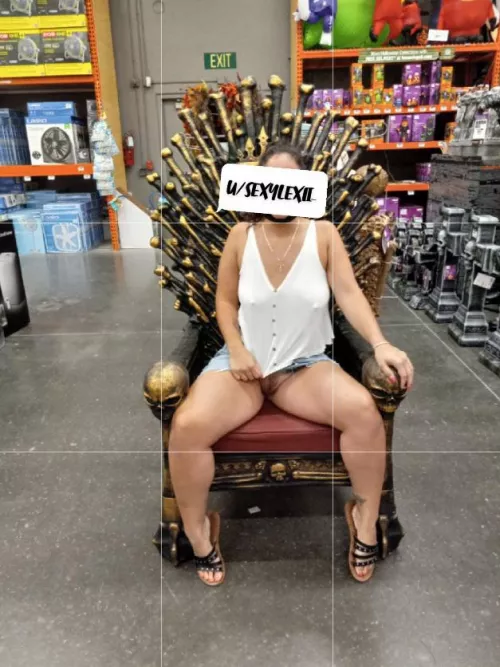 Queen sitting on her throne 👸🏽😈 [F][26] ... we at home depot by the way:)