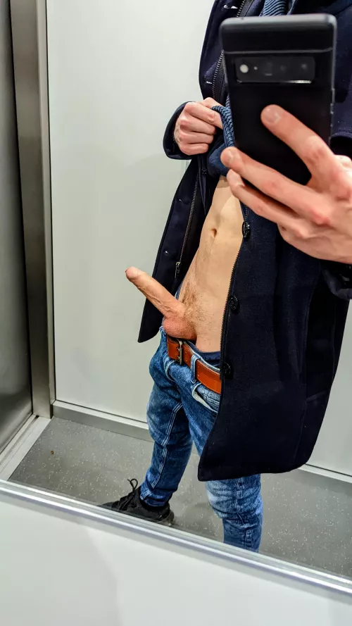 Quick Elevator Selfie 😇