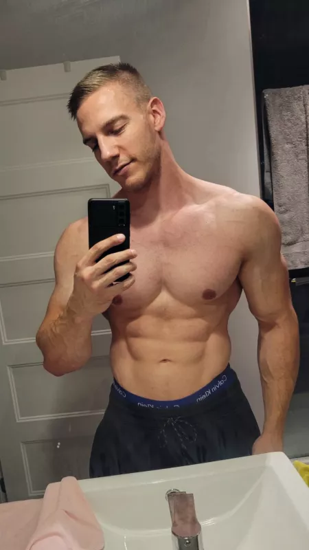 Quick selfie after my gym sesh ππͺ Quick selfie after my gym sesh ππͺ