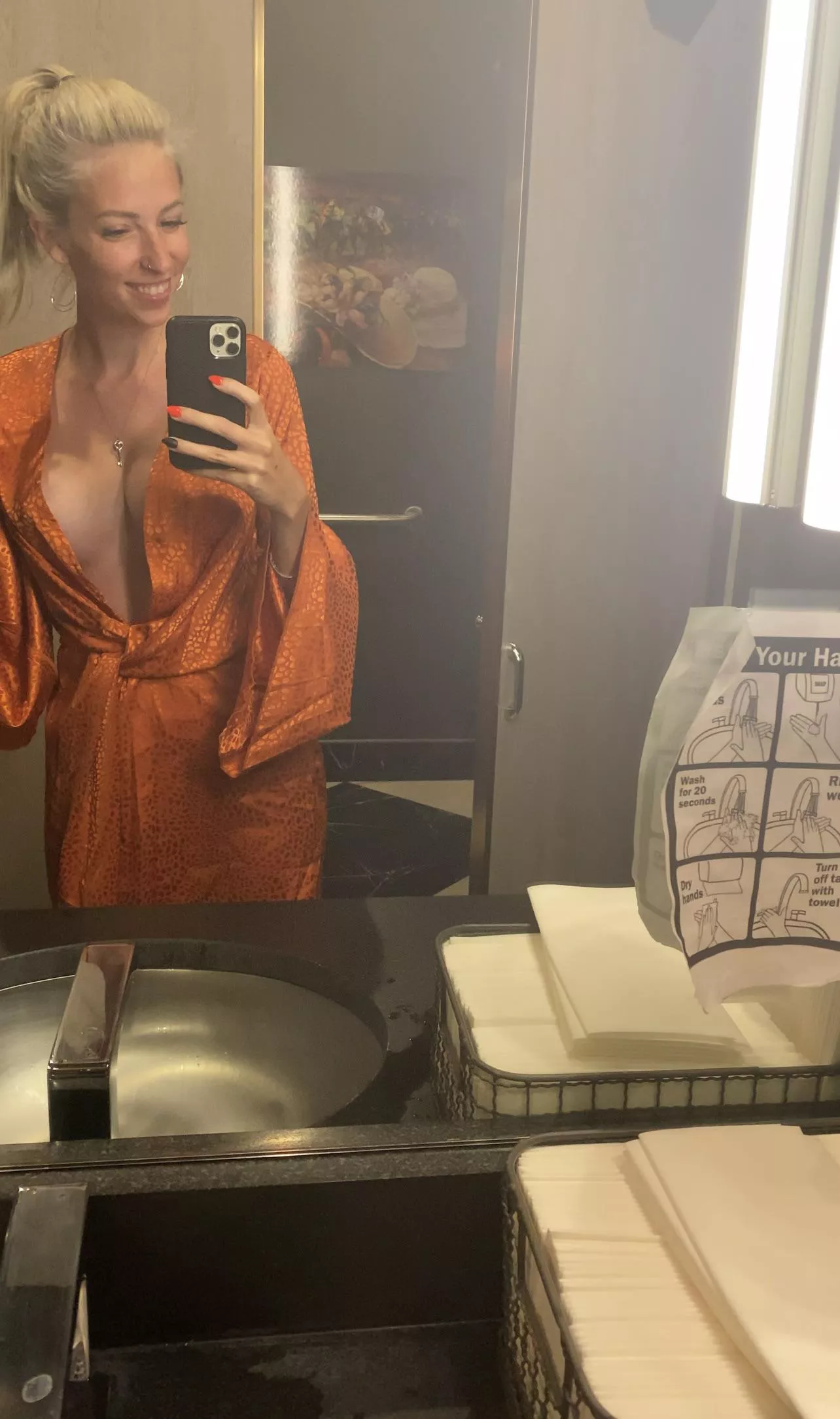 Quick selfie in the restaurant bathroom…💋