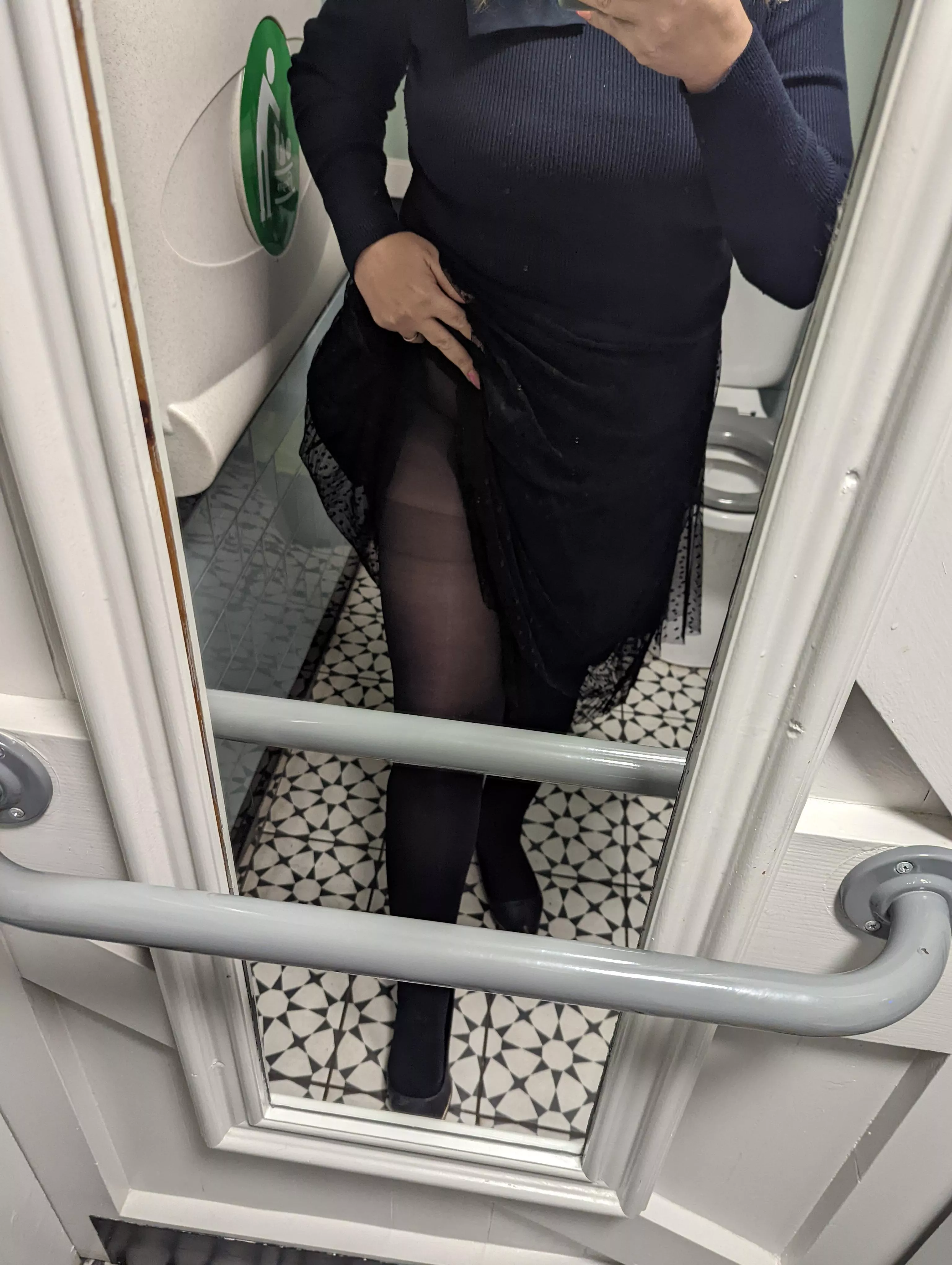 Quick toilet snap