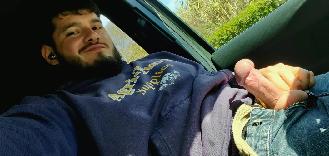 Quick work break dick pic. 😛