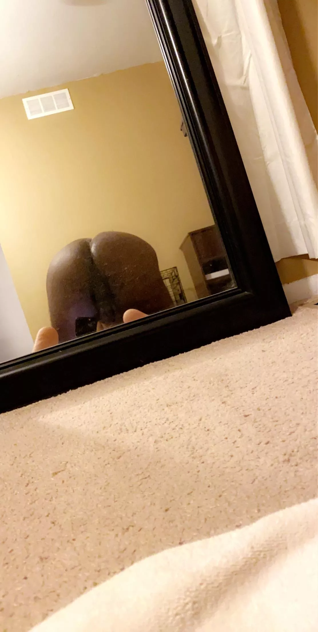 Quick work break to check the cake 😅