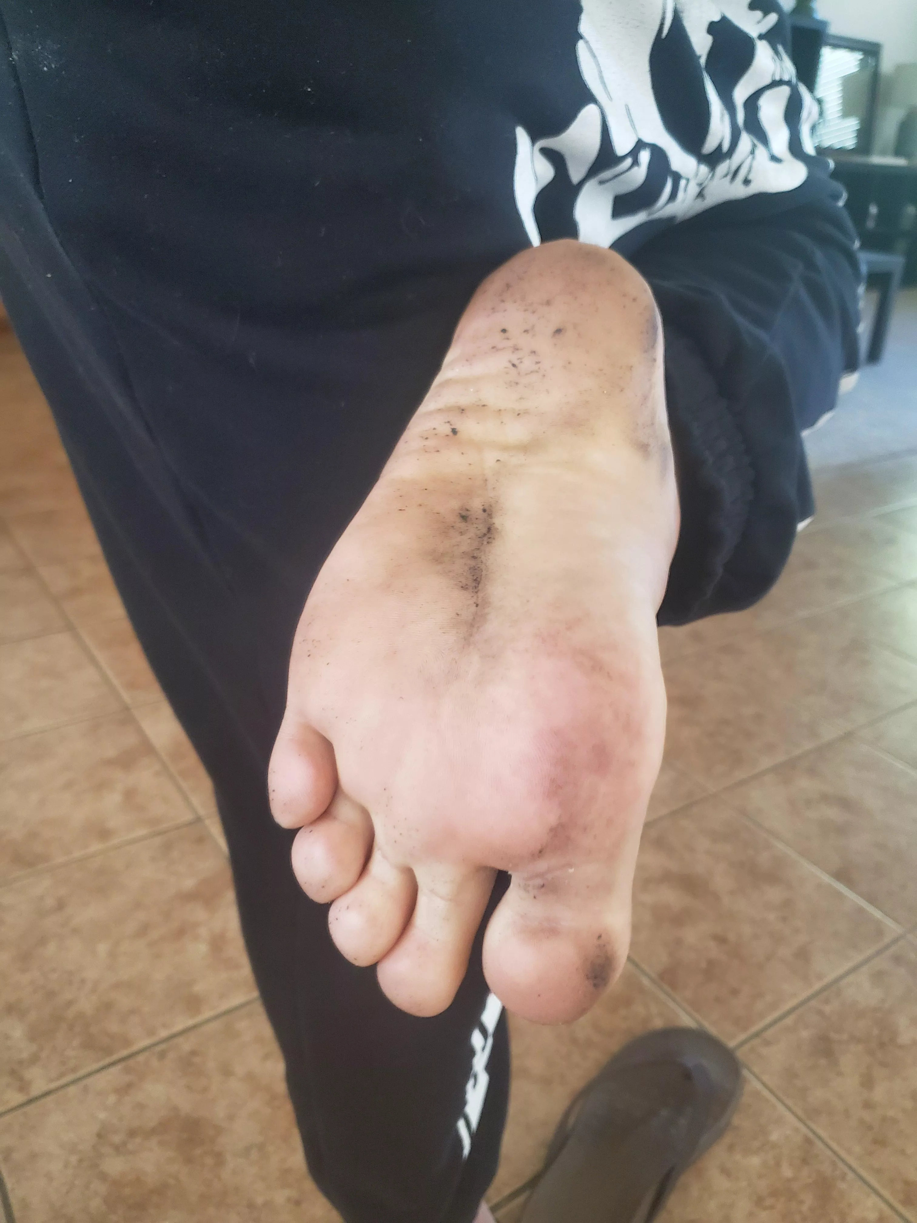 Quit staring at my feet, they're so dirty.. but kinda yummy 😂🥵