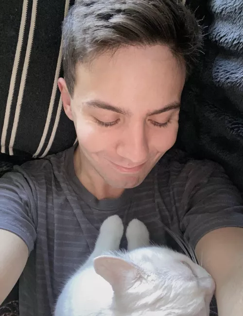 rainy day inside with the cat :) rainy day inside with the cat :)