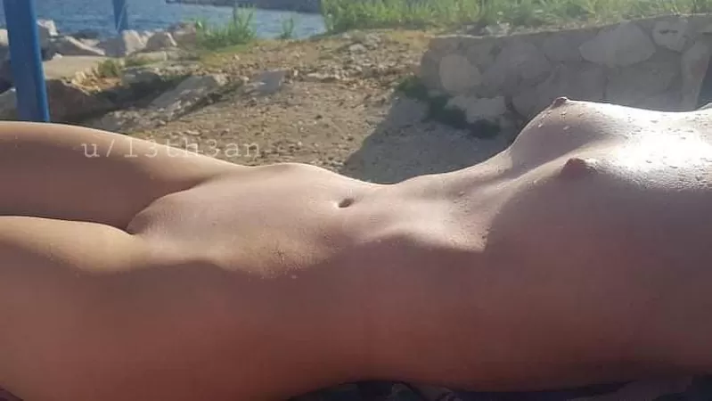 Raise your dick if you'd breed me on the public beach π