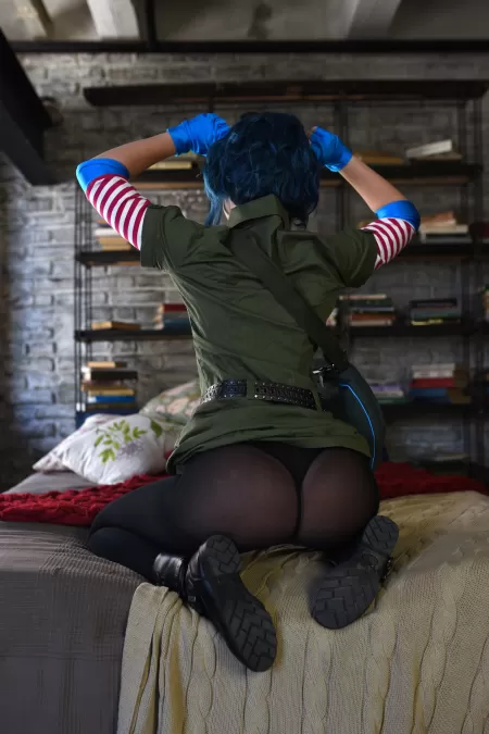 Ramona's booty on duty XD Ramona's booty on duty XD