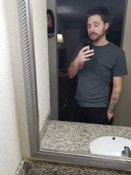 Random hotel selfie. Random hotel selfie.
