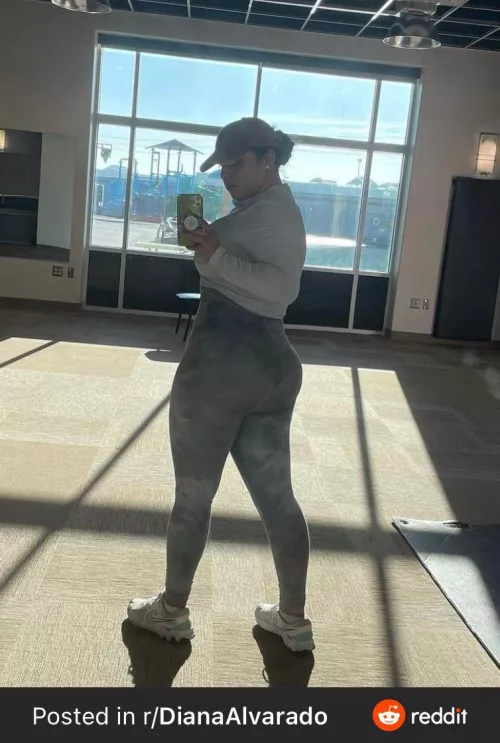 Rate her ass 1-10 Rate her ass 1-10