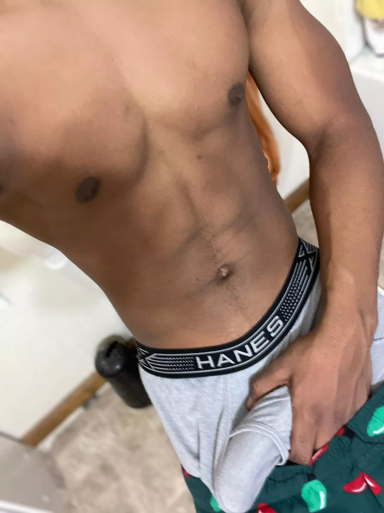 Rate me bulge 1-10 😏