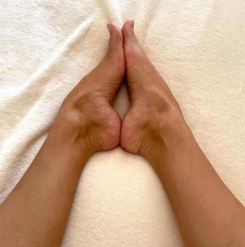 Rate my feet pls ๐