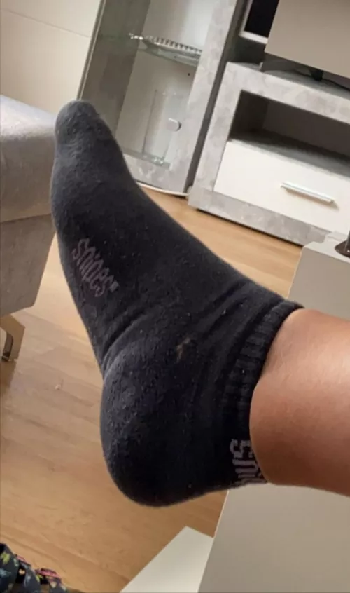 Rate my friends smelly feet 1-10π¦