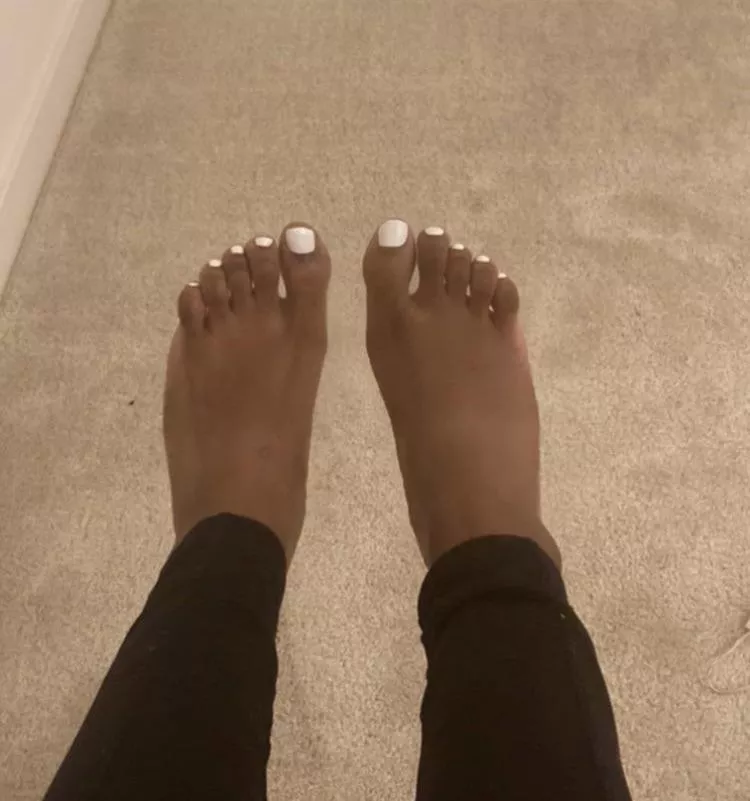 rate the white toes🥰