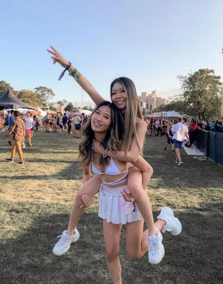 Rave girls Rave girls