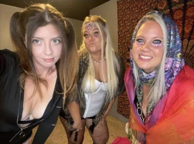 Rave girls Rave girls