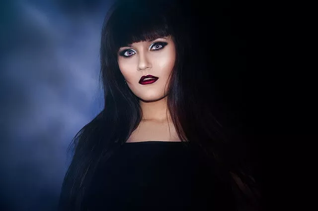 Raven haired Goth beauty Raven haired Goth beauty