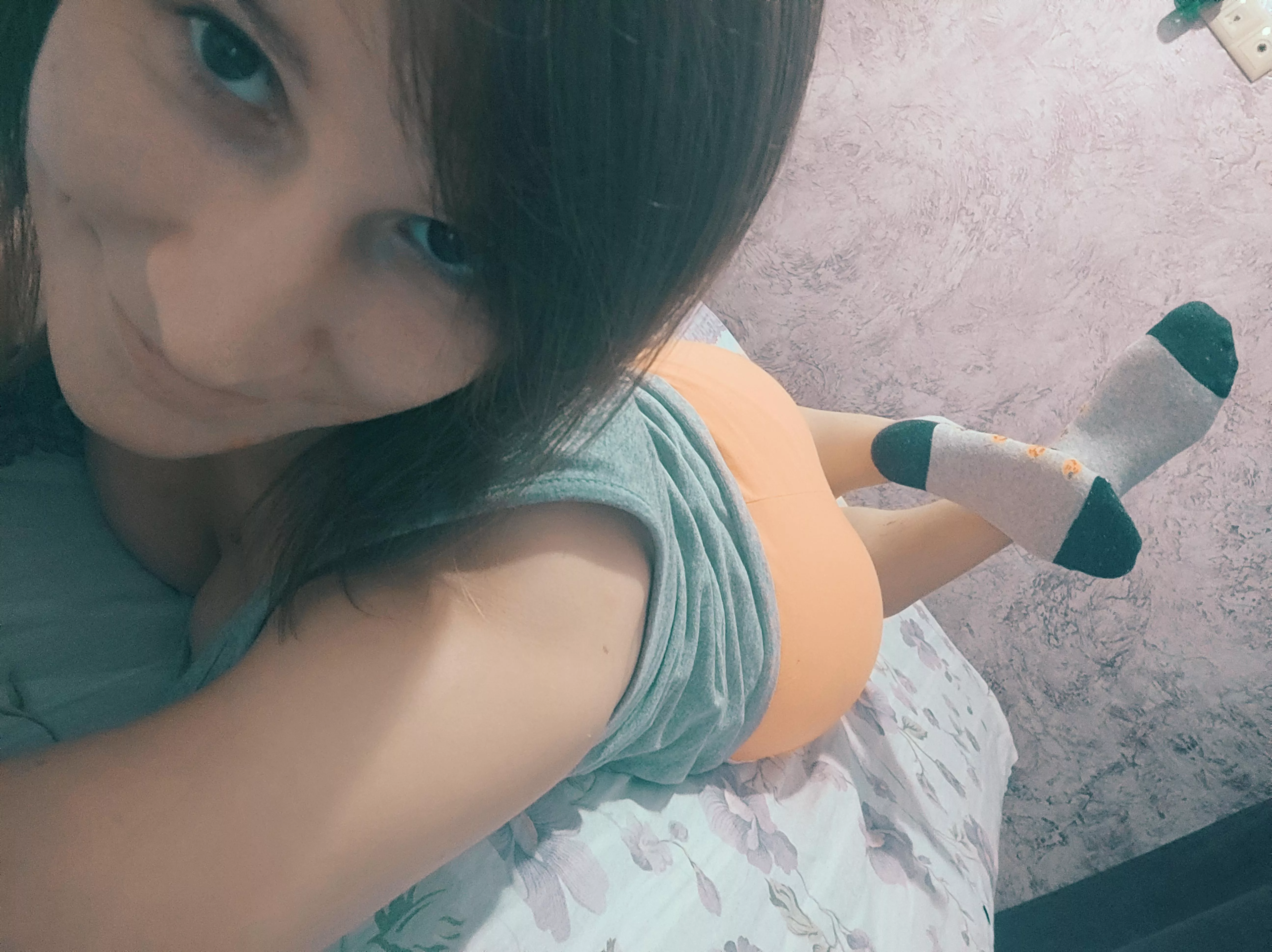 Real intimacy usually starts from afar.??