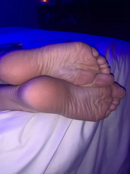 Really craving a hot load on my solesπAny volunteers?πππ¦