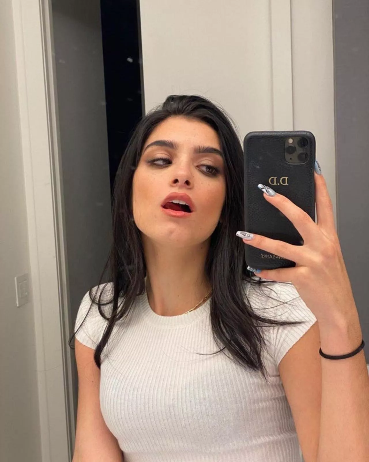 Really need Dixie Damelio to make me go bi right now Really need Dixie Damelio to make me go bi right now