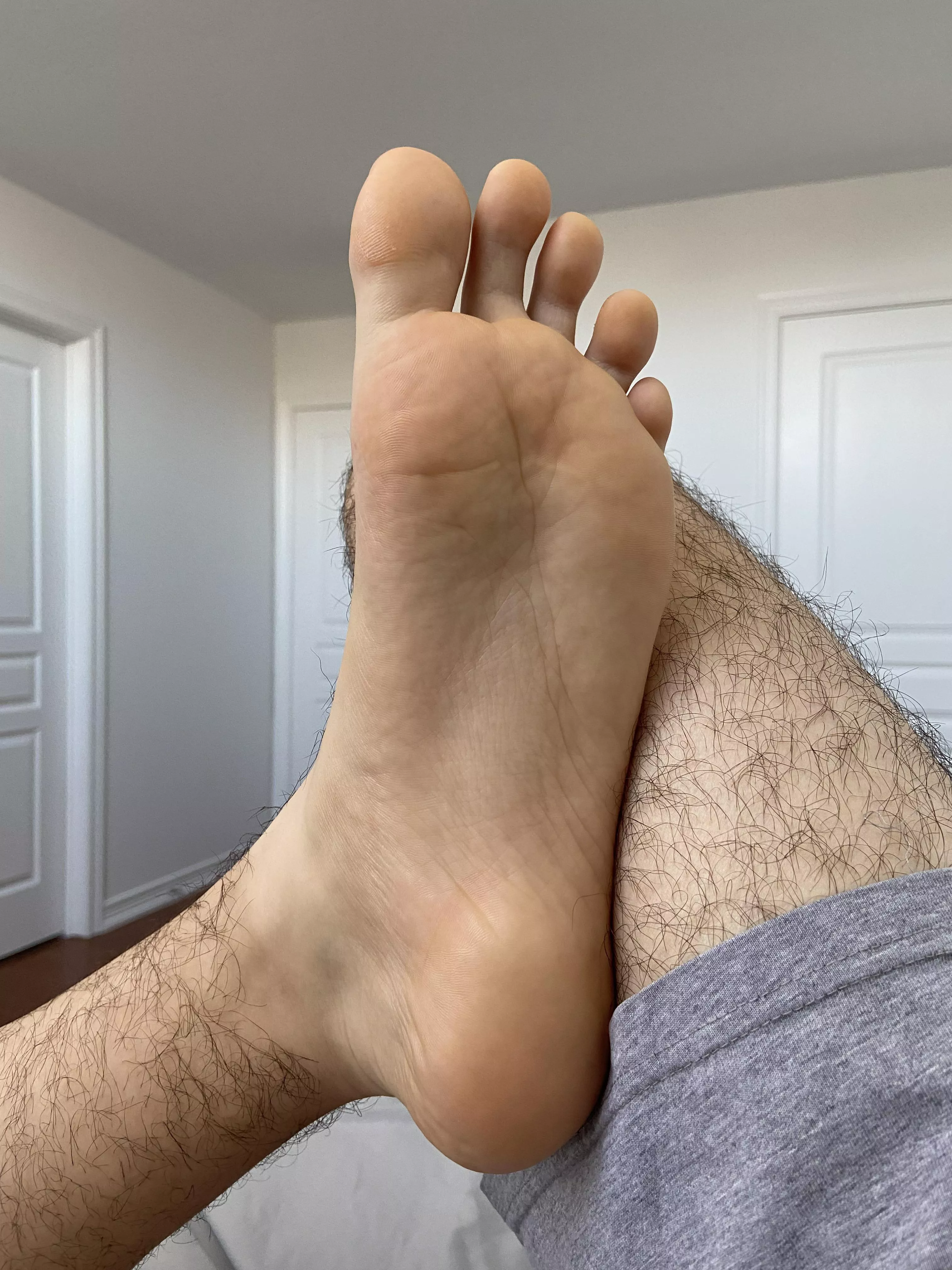 really wish someone was here to suck on my toes