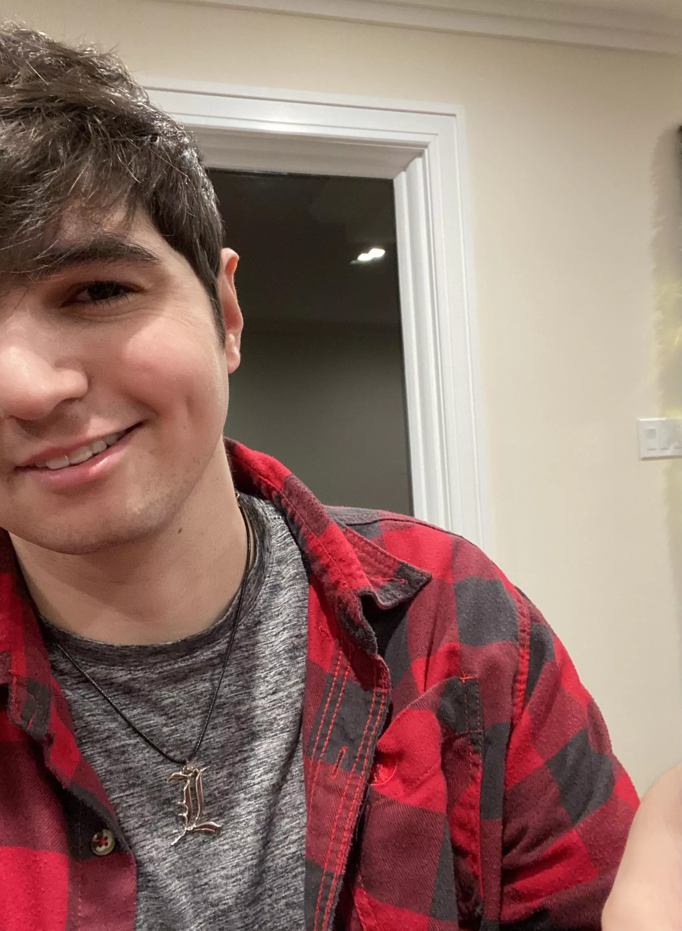 Recently saw a pic on here with someone pretending to be me. I’m the guy with one eye. Please don’t steal my image. Please and thank you.