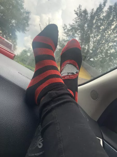 Red and black ankle socks β¨