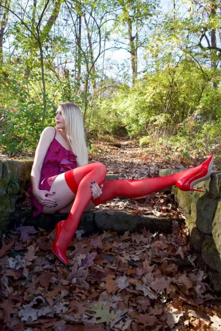 red leg ? guitar ? @anna.leggy