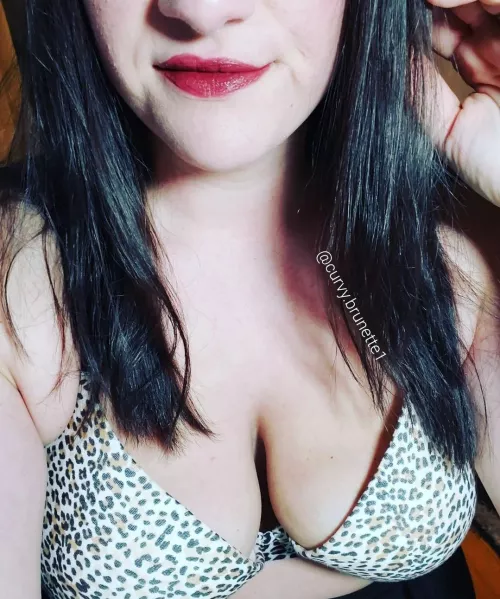Red lipsticks deserves to be left on a cock!