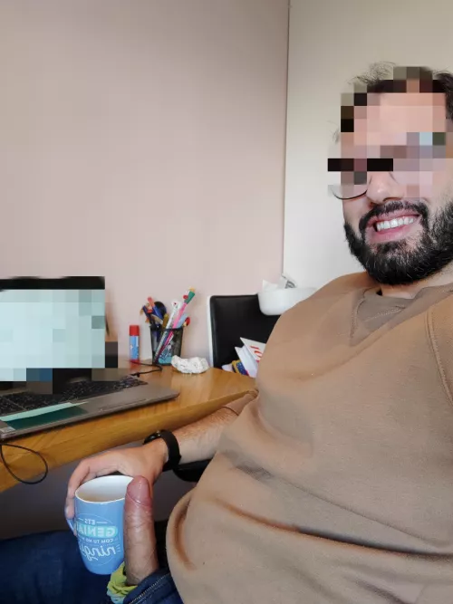 Reddit makes that my tight jeans can't keep it inside πππππ₯π₯