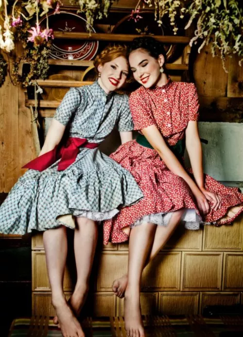Redhead or Brunette dirndl Redhead or Brunette dirndl
