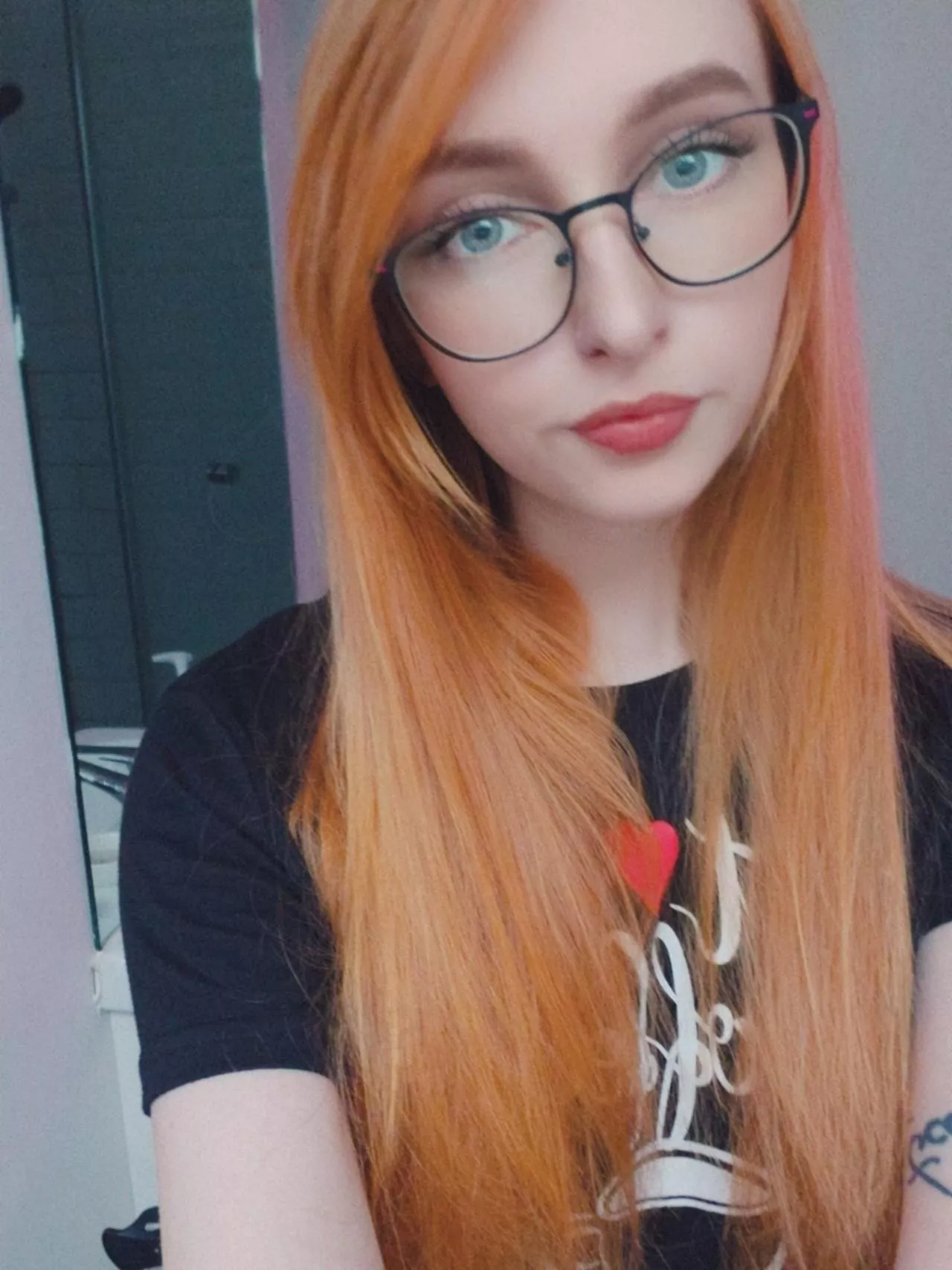 Redheads in glasses? 🤠also the purple streak is from purple LEDs in the next room 😅 Redheads in glasses? 🤠also the purple streak is from purple LEDs in the next room 😅