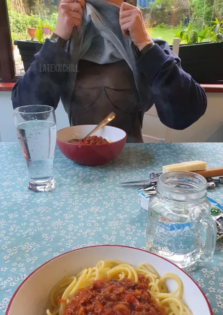 Refuel for round 2! Wearing a hoodie because I donโt want pasta sauce stains on my catsuit!