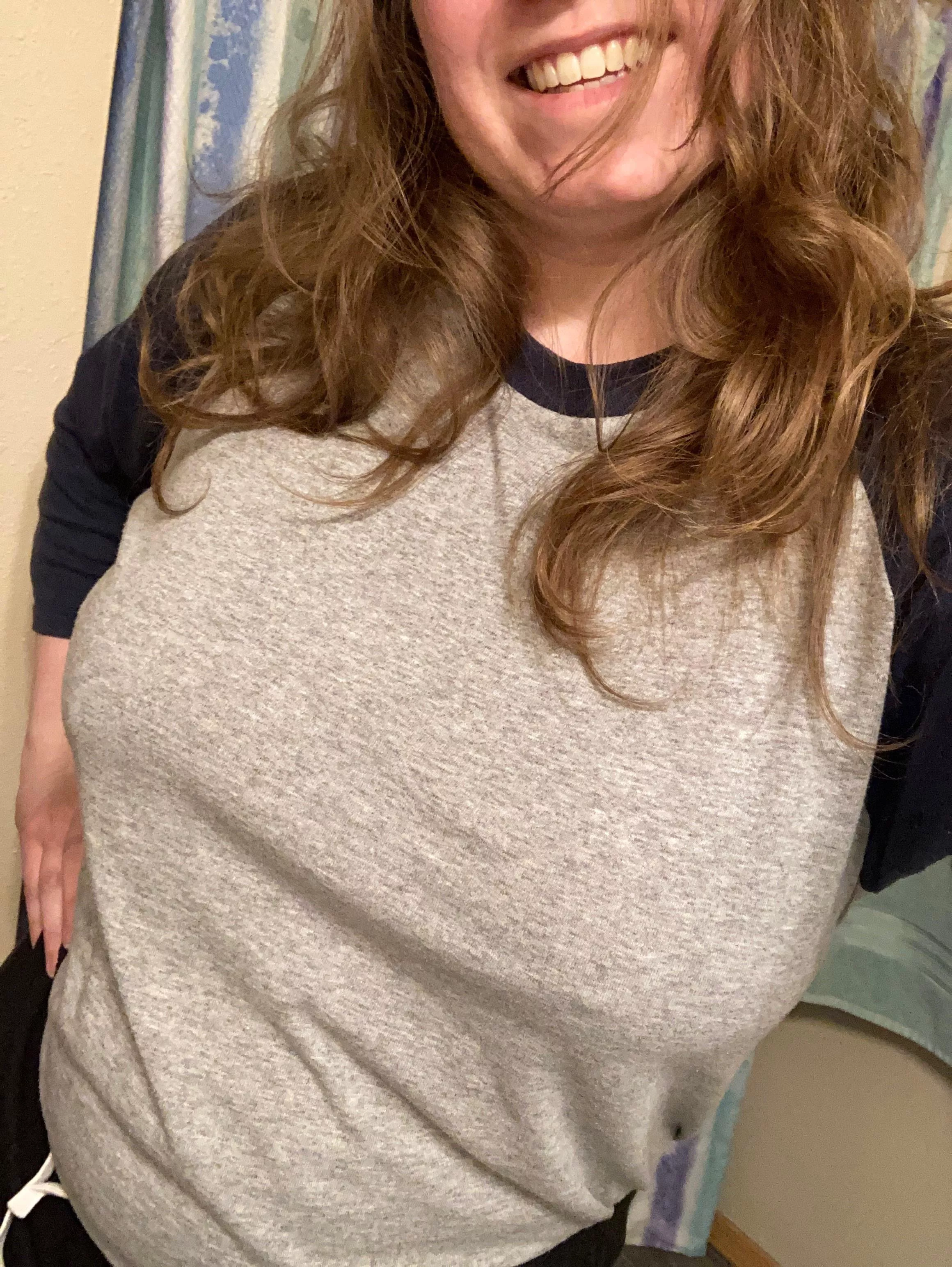 Relaxing at home for work today. 🥰