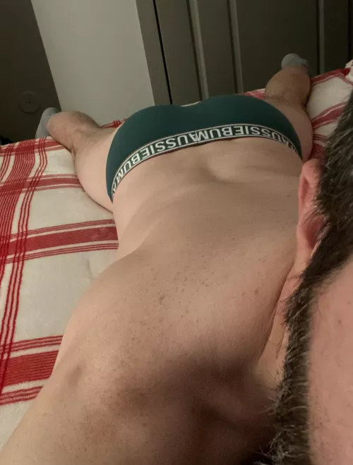 Relaxing in Aussie Bums ;)