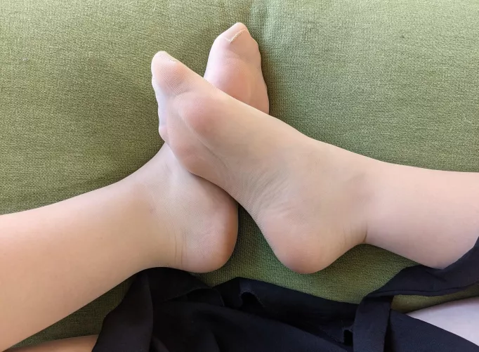 Removing my nude nylons after a full day feels so good.. if you're good I'll let you have a sniff π€ Removing my nude nylons after a full day feels so good.. if you're good I'll let you have a sniff π€