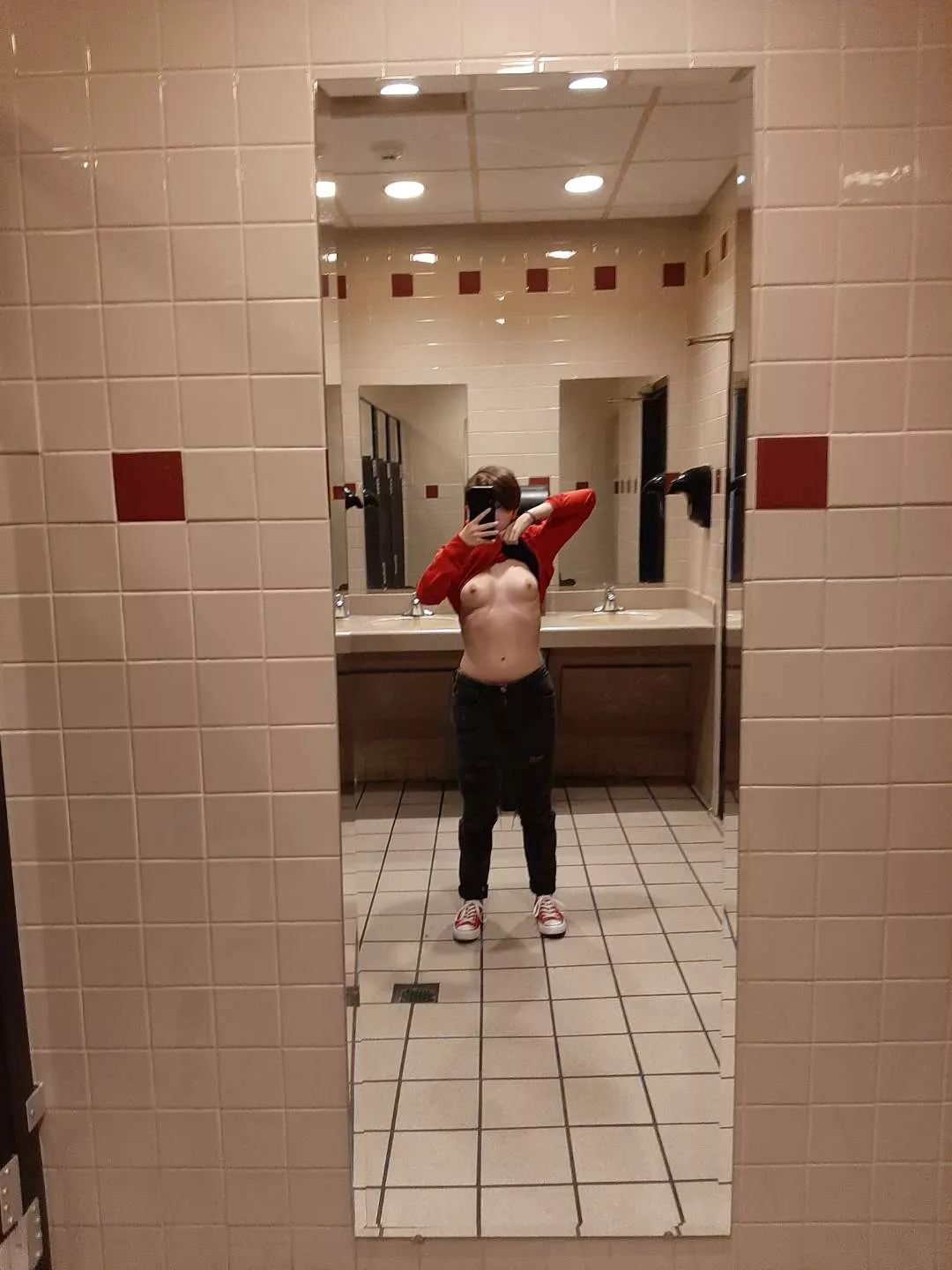 Restaurant restroom [F]