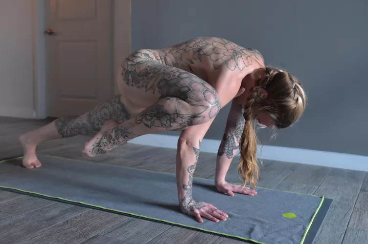 Right knee to right tricep Right knee to right tricep