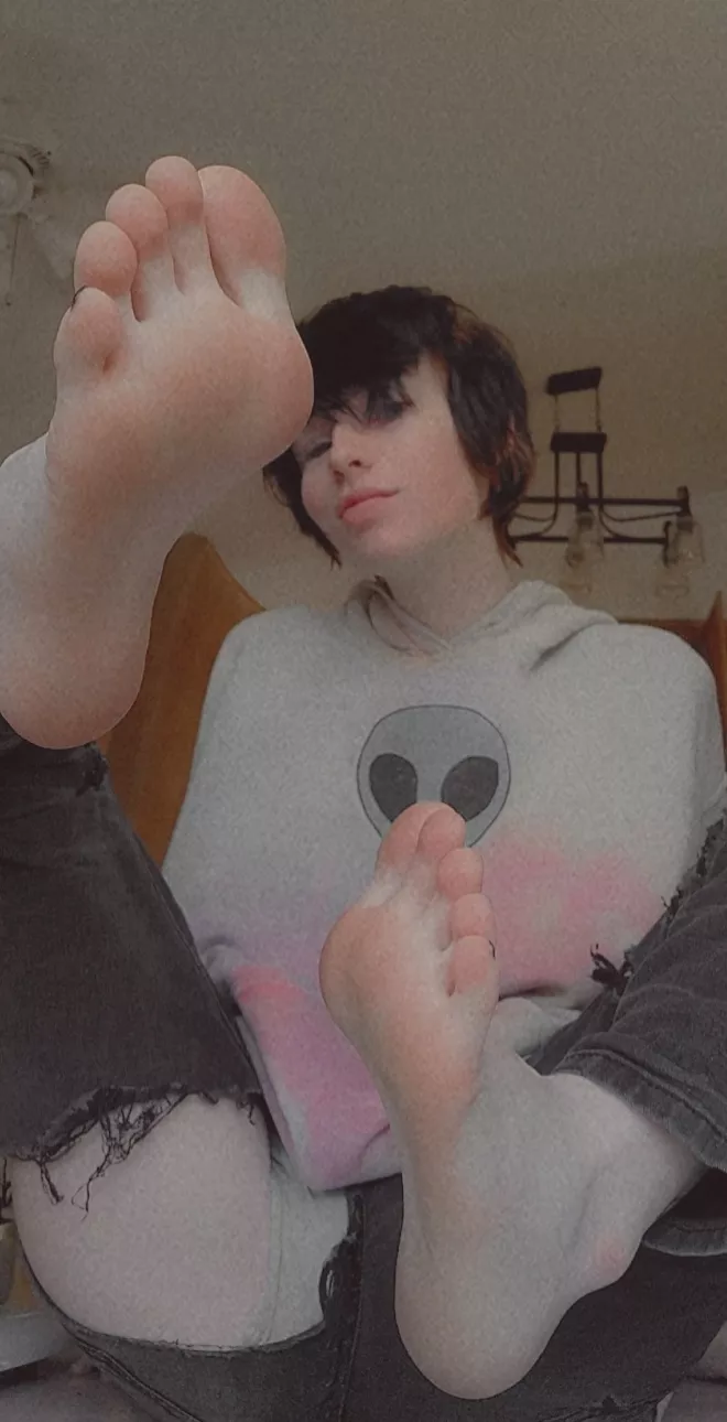 Ripped jeans are so much more comfortable than intact ones... maybe you should rip these more (dms open) Ripped jeans are so much more comfortable than intact ones... maybe you should rip these more (dms open)