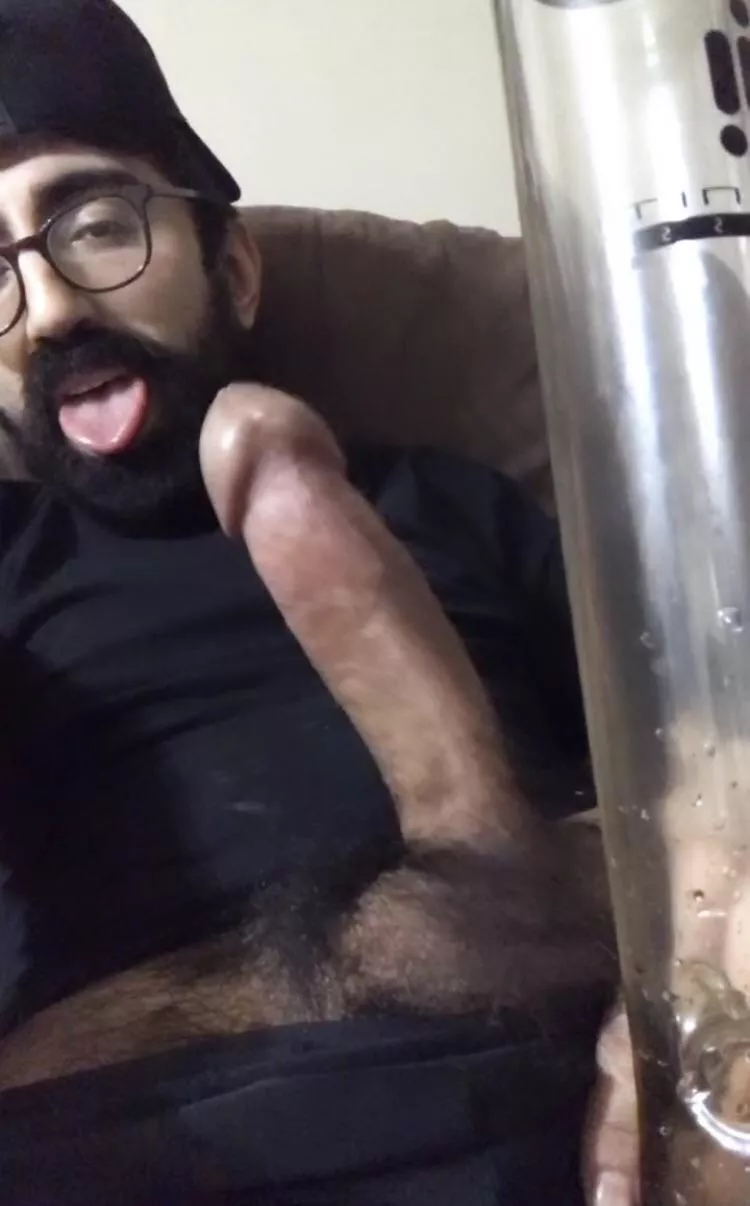 Ripping bong and stroking 😏