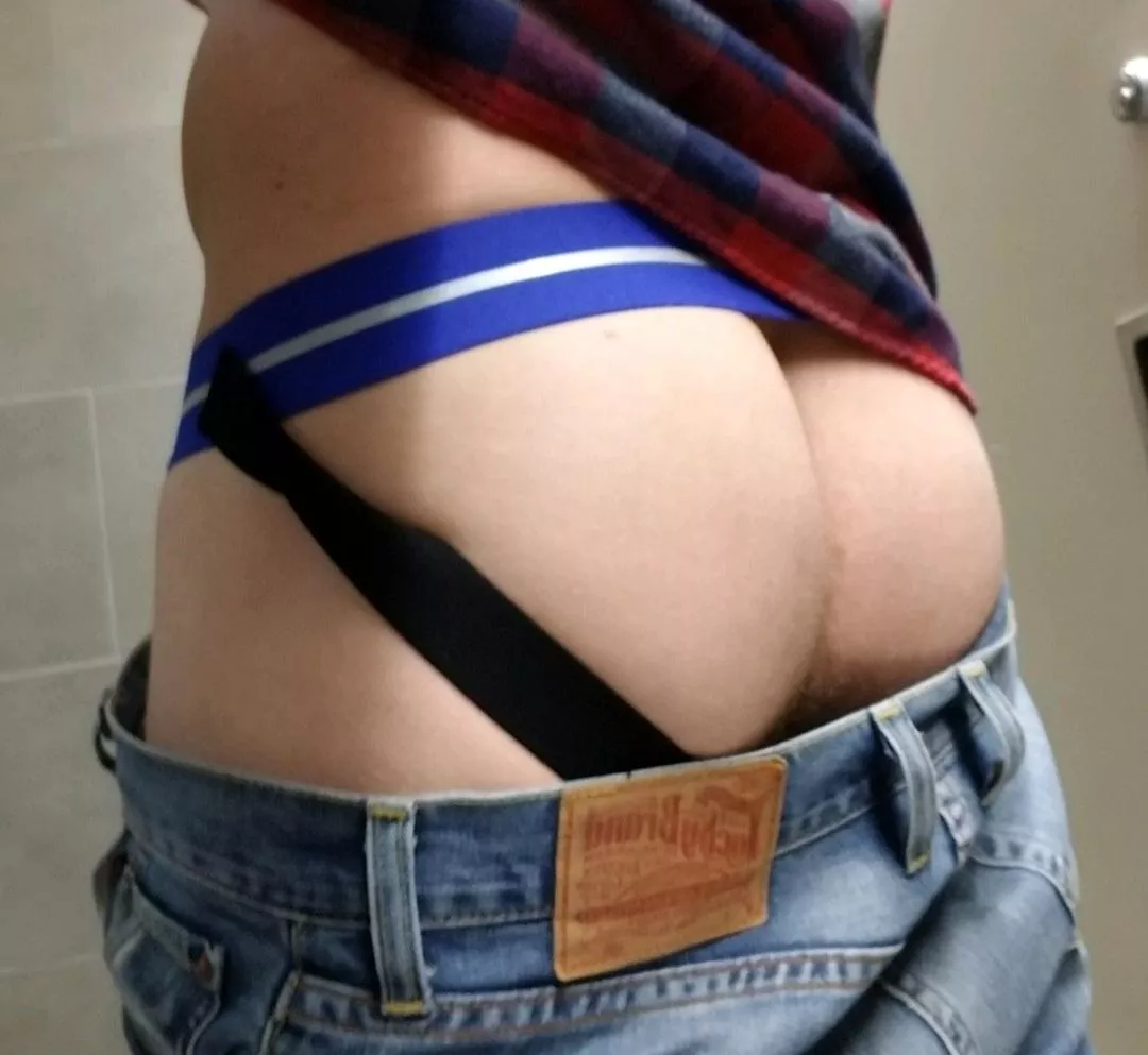 Rock out with your jock out 🍑🤘