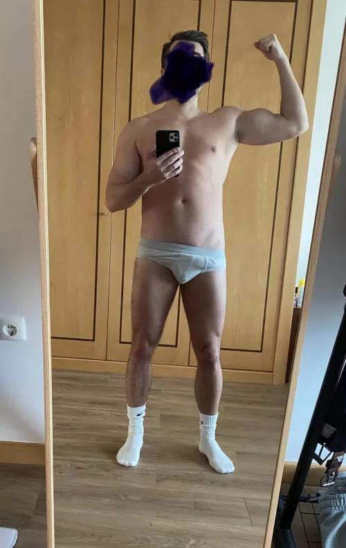 rommate stared π€£