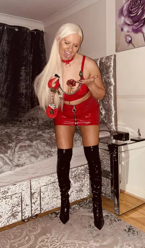 Roses are red, violets are blue, get on your knees and show me what a good sissy slut can do