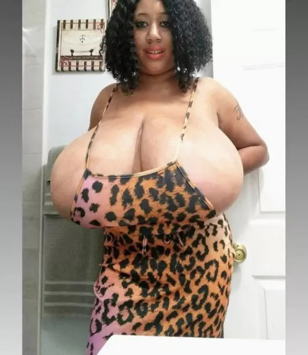 Roxy - barely covered by that dress 😳 Roxy - barely covered by that dress 😳