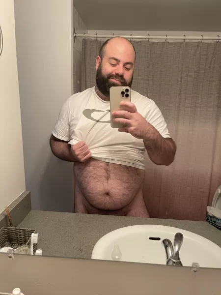 Rubbing one before going to bed ππ¦