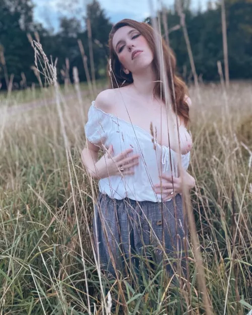 Run through the fields with me? Sub for free 🌾💗 Run through the fields with me? Sub for free 🌾💗