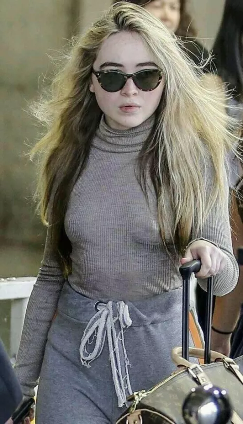 Sabrina Carpenter’s nipples