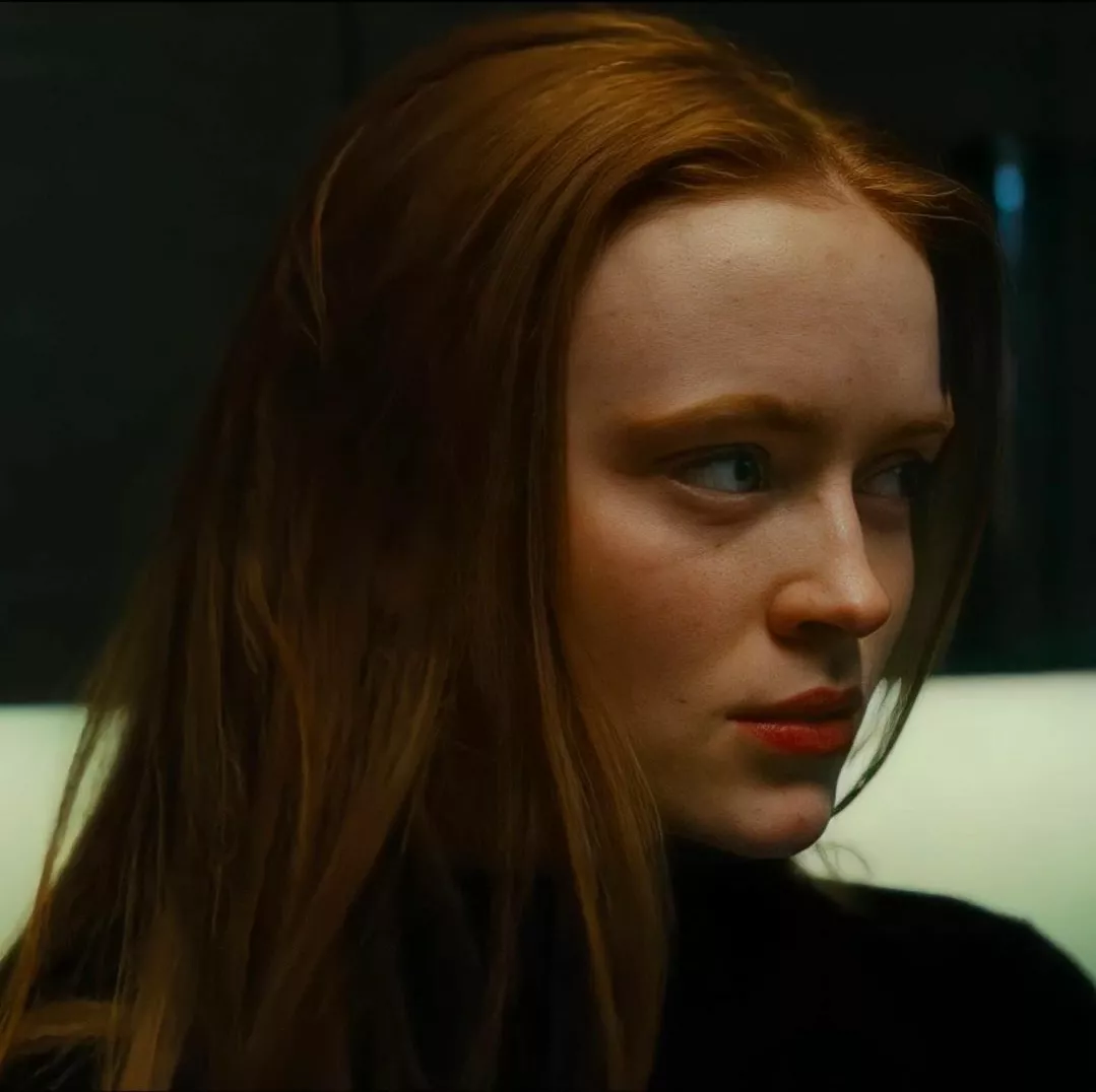 Sadie Sink in 'All too well' (November 2021) Sadie Sink in 'All too well' (November 2021)