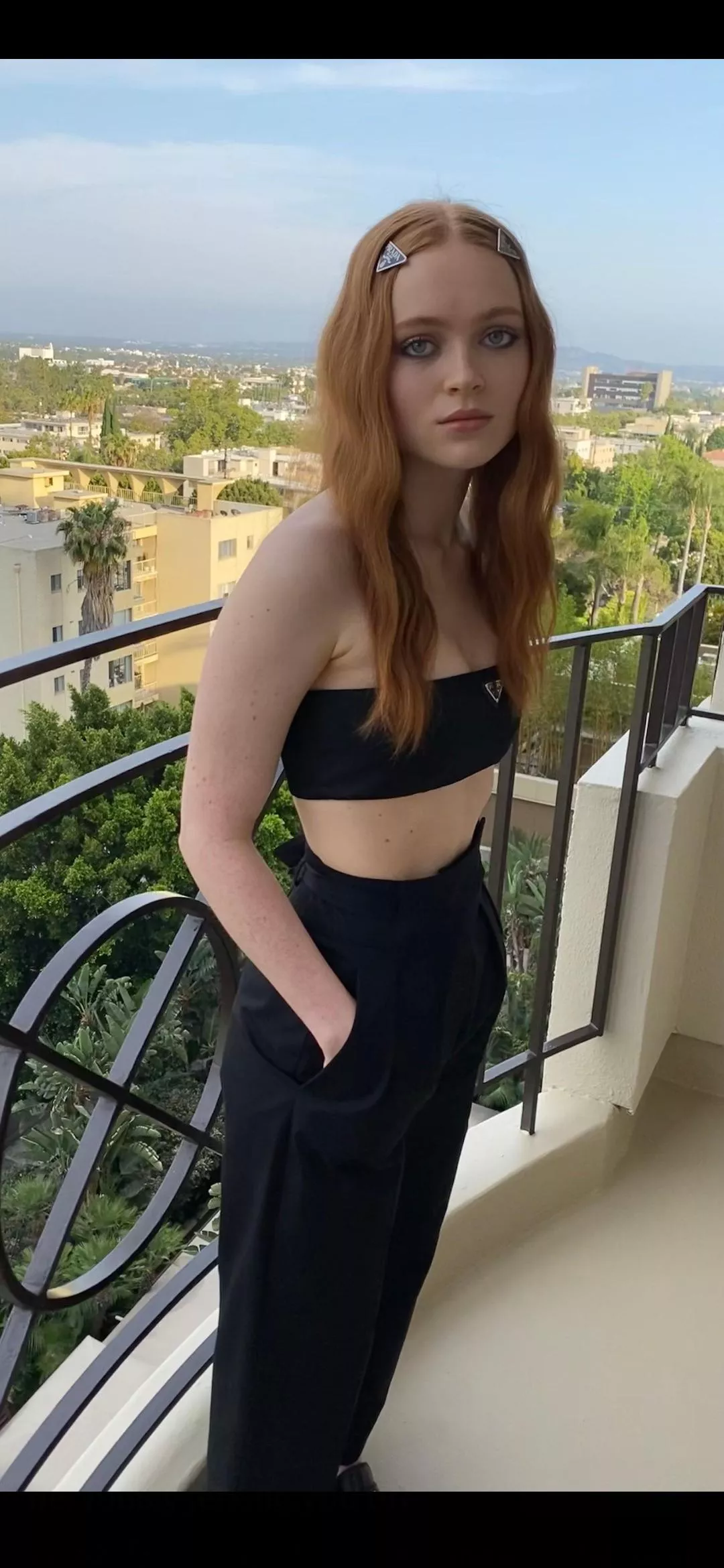 (Sadie Sink) Let's get off to tight little celebs