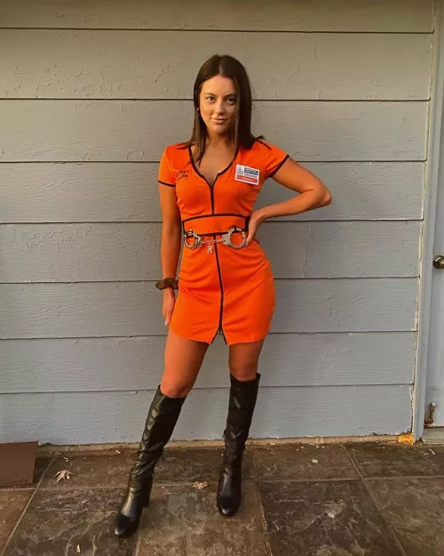 same baddie cop but as a prisoner the next year